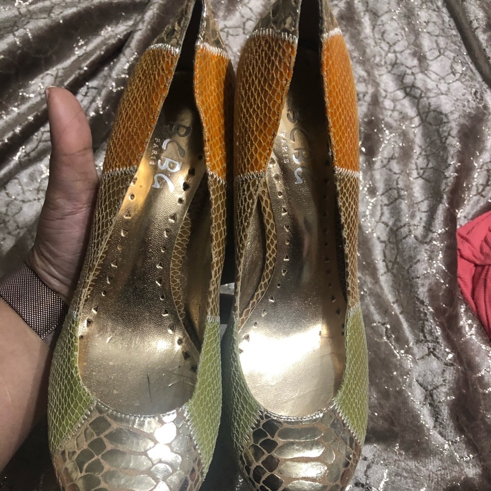 BCBG multicolored heels